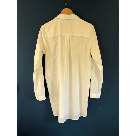 SAKS FIFTH AVENUE!  Long-sleeve, button-down, Women's Shirt, Size Medium - Picture 4 of 6